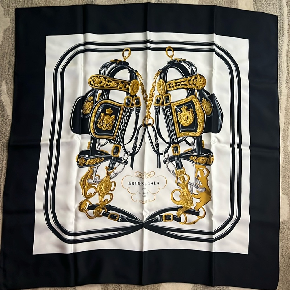 Like new! Hermes “brides de gala” silk scattered with box. 33x34.5